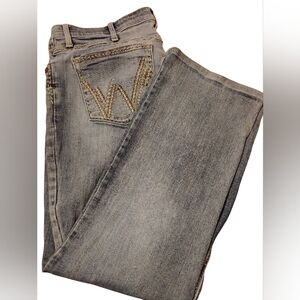 Stylish Wrangler No-Gap Jeans with Embellished Pocket